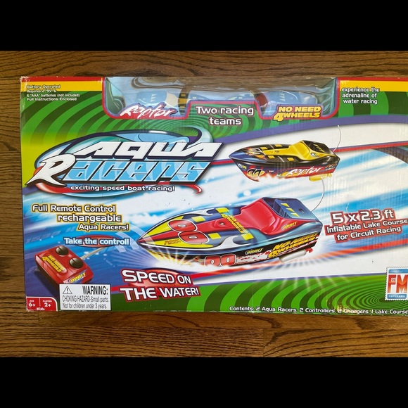 Aqua Racers- The Exciting Speed Boat R/C Toy- Two Speed Boats & Course- Open Box - Picture 1 of 13